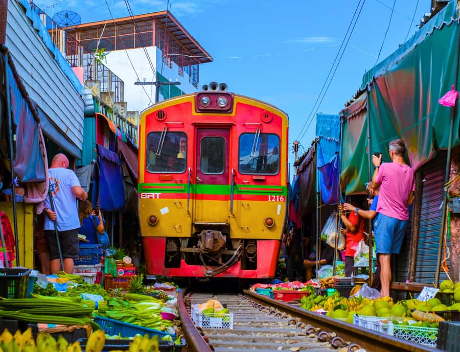 Bangkok: Private Damnoen Saduak Floating & Train Market Tour - Salt Lake De Maeklong: how centuries-old harvesting still works