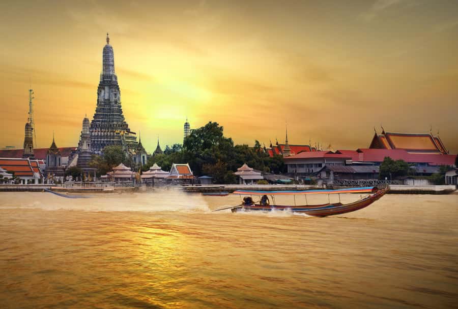 Bangkok:Private Guided Tour |Grand Palace, Wat Pho, Wat Arun - Wat Arun Spires: Climb for River Views and City Photos