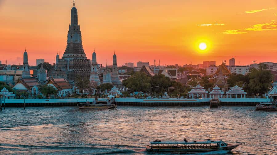 Bangkok: Private Tour Grand Palace, Wat Pho, and Wat Arun - Chao Phraya river transfer: the quick scenic reset