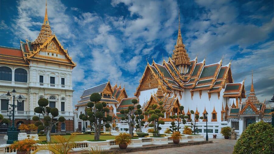 Bangkok: Private Tour Grand Palace, Wat Pho, and Wat Arun - Wat Pho and the Reclining Buddha: the Thai massage link you can feel