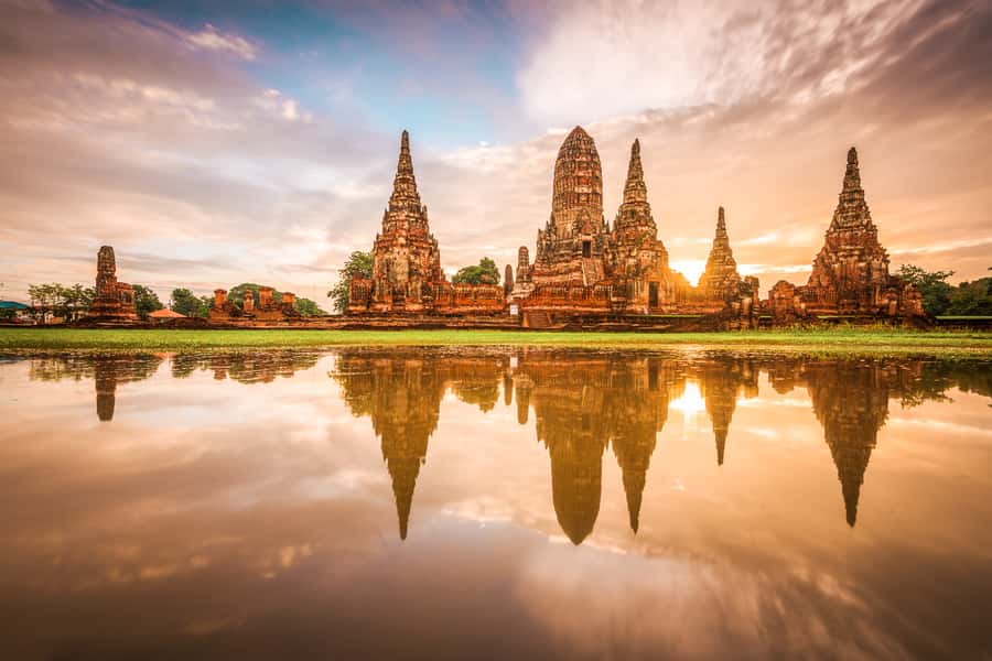 Bangkok: Private Trip to Ayutthaya Temples & Night Market - Wat Chaiwatthanaram at sunset: a classic temple finish
