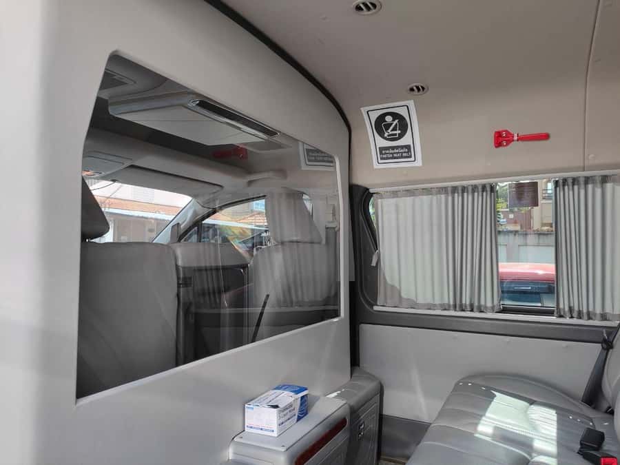 Bangkok: Private Trip to Ayutthaya Temples & Night Market - Private limousine comfort and guide quality: the difference you feel