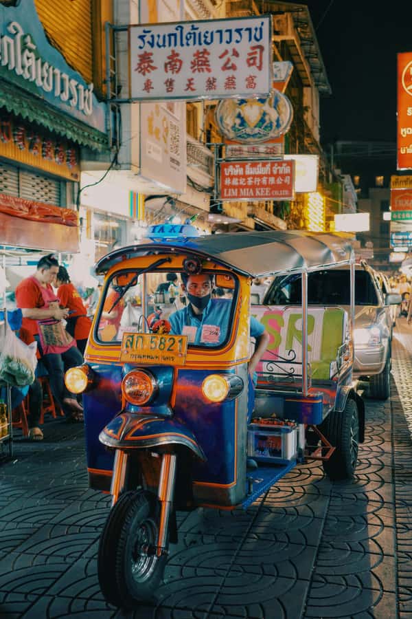 Bangkok: Private Tuk-Tuk Night Tour, River Boat & Eats - Chao Phraya River night cruise: Wat Arun and the palace lights