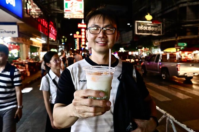 Bangkok Private Walking Food Tour with 10+ Tastings in Chinatown - The menu you should expect, Monday vs Tuesday-Sunday