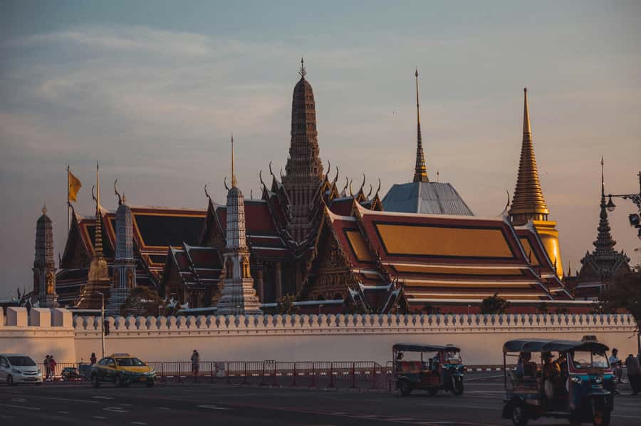 Bangkok: Private Wat Phra Kaew, Wat Pho & Wat Arun Tour - Wat Pho and the Reclining Buddha, plus the massage connection