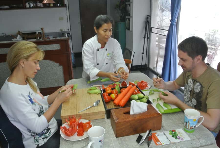 Bangkok: Professional Thai Fruit and Vegetable Carving Class - Getting there from MRT: the practical meeting point details