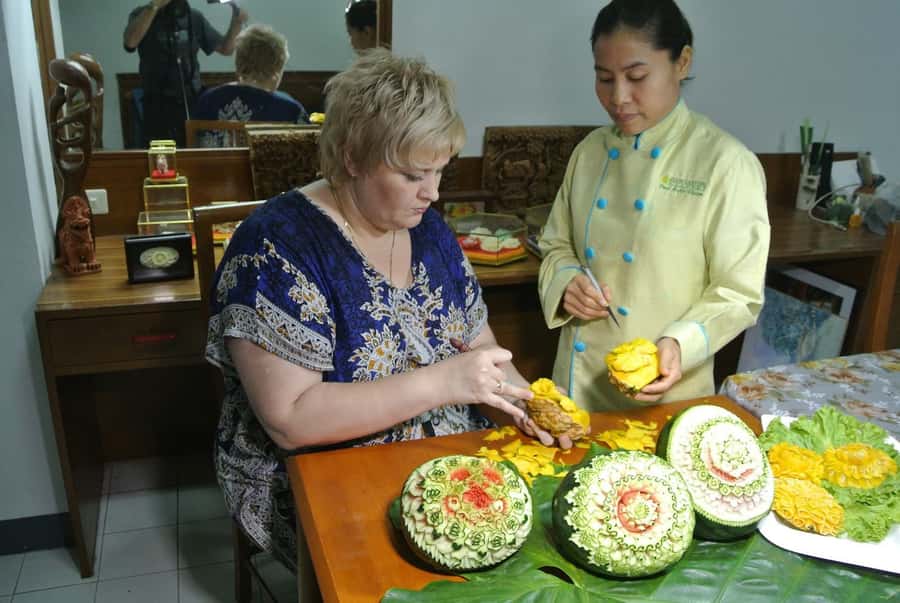 Bangkok: Professional Thai Fruit and Vegetable Carving Class - Learning tips so your carvings look crisp, not sad
