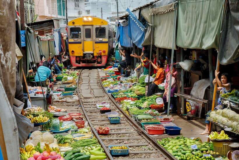 Bangkok: Railway and Floating Market Tour with Dragon Temple - Key highlights to know before you go