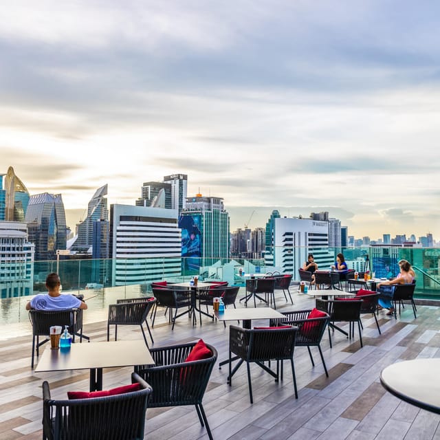Bangkok: RedSquare Rooftop Bar at Novotel Sukhumvit 4 - Quick take before you book