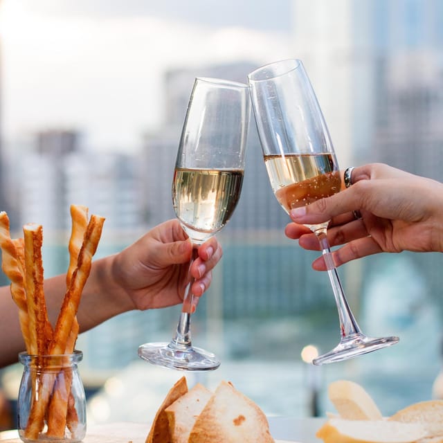 Bangkok: RedSquare Rooftop Bar at Novotel Sukhumvit 4 - FAQ