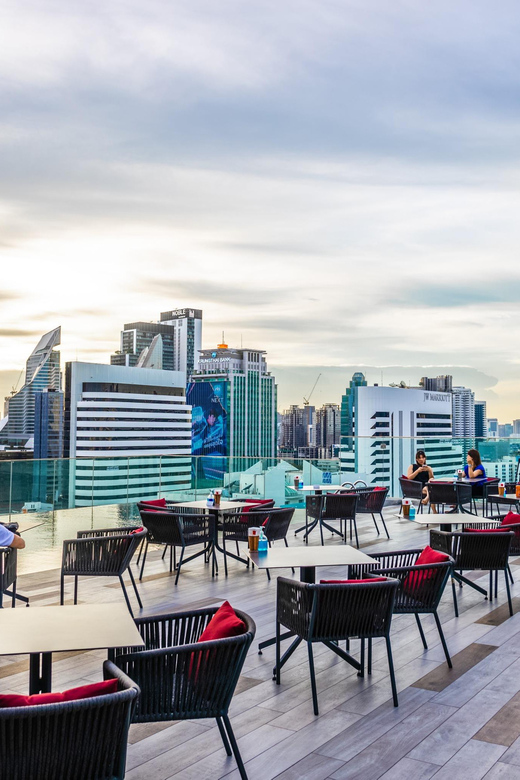 Bangkok: RedSquare Rooftop Bar at Novotel Sukhumvit 4 - Live DJ sets and music mood: fun energy, with one word of caution