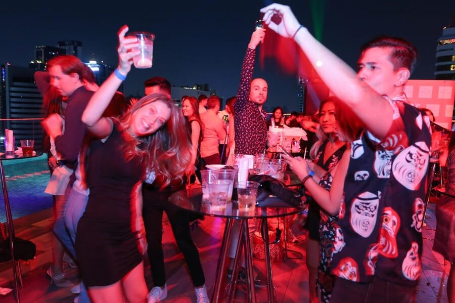 Bangkok: RedSquare Rooftop Bar at Novotel Sukhumvit 4 - Price and value: is $73 per group up to 2 actually fair?