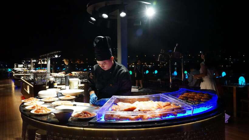 Bangkok: Royal Galaxy Cruise with Hotel Transfer - Live music and Thai classical dance: what to expect with dinner