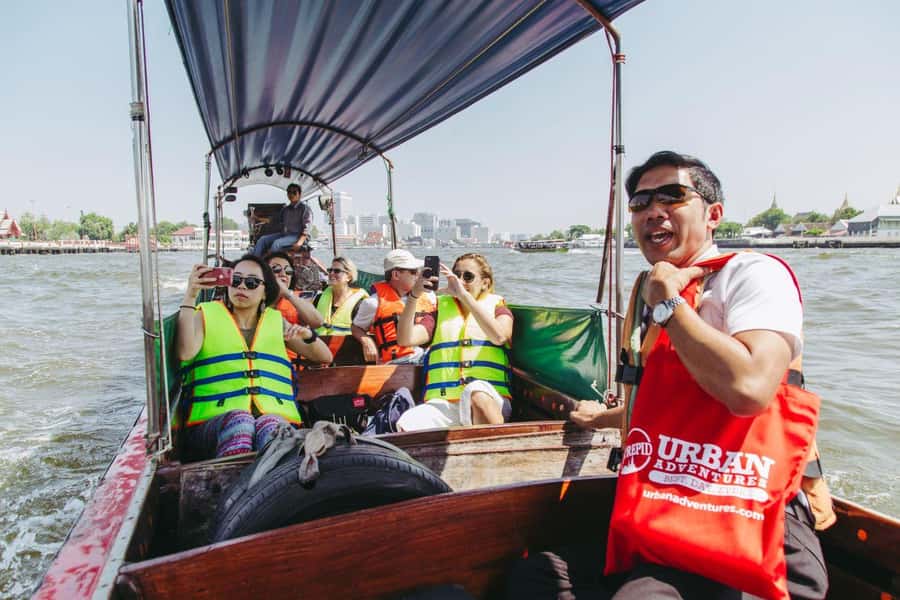 Bangkok's Highlights by Longtail Boat and on Foot - From MRT Sanam Chai to the pier, get your bearings fast