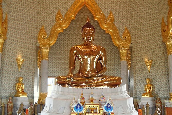 Bangkok’s Three Iconic Temples: Wat Traimit, Wat Pho & Wat Arun - Small-group comfort, private option, and an English guide you can actually hear