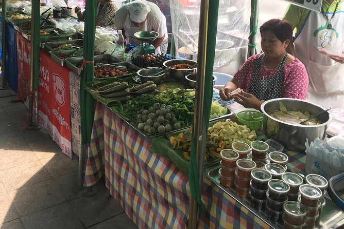 Bangkok's Wireless Road: A Self-Guided Audio Tour - Beyond landmarks: motorcycle taxis, convenience stores, and Thai symbols