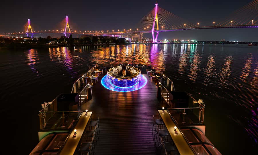 Bangkok: Saffron Chao Phraya River Dinner Cruise - The included dinner: welcome cocktail, 4 courses, and petit four