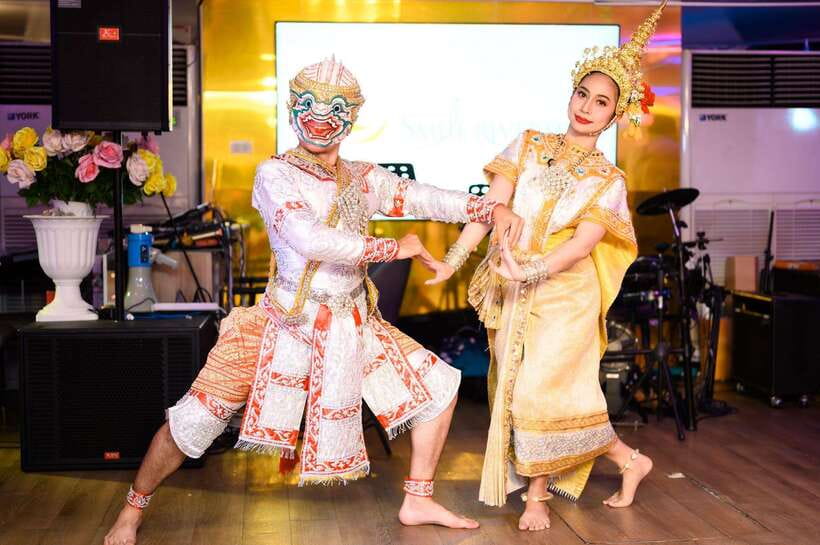 Bangkok: Smile Riverside Dinner Cruise - Why a Chao Phraya dinner cruise beats a regular Bangkok night plan