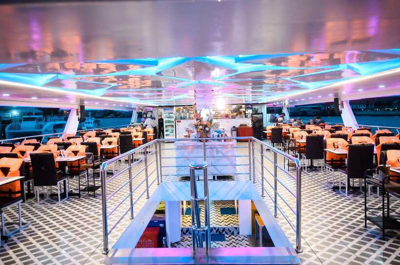 Bangkok: Smile Riverside Dinner Cruise - The noise level question, and who should or should not book