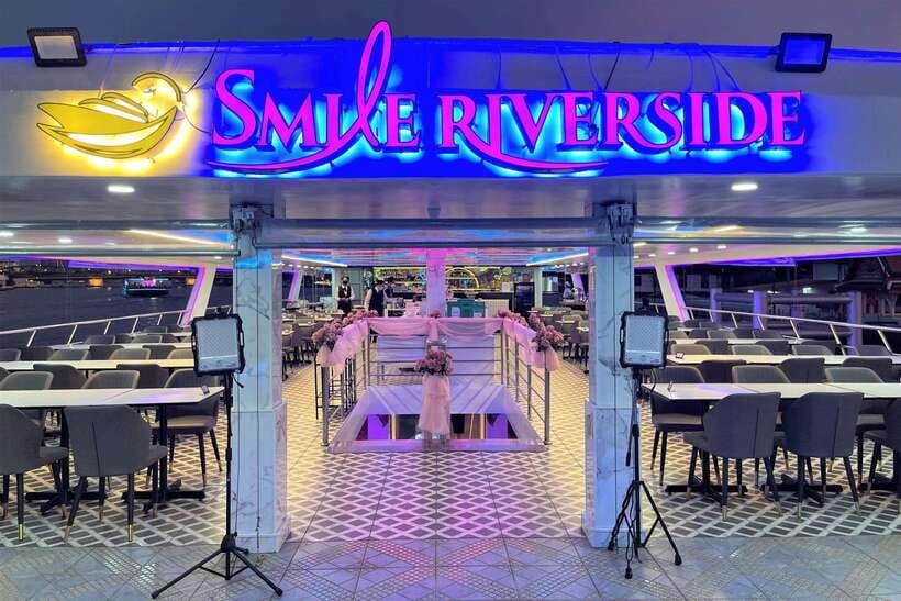 Bangkok: Smile Riverside Dinner Cruise - Drinks, coffee, and the alcohol extra cost