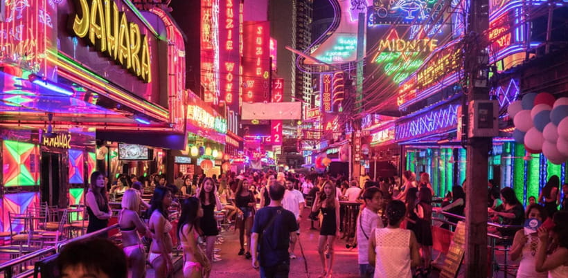 Bangkok: Soi Cowboy, Nana, Soi 11, Rooftops, Clubs & Go Go’s - Heaven 17, Spectrum Lounge, and the Rooftop Stop That Feels Like a Strategy