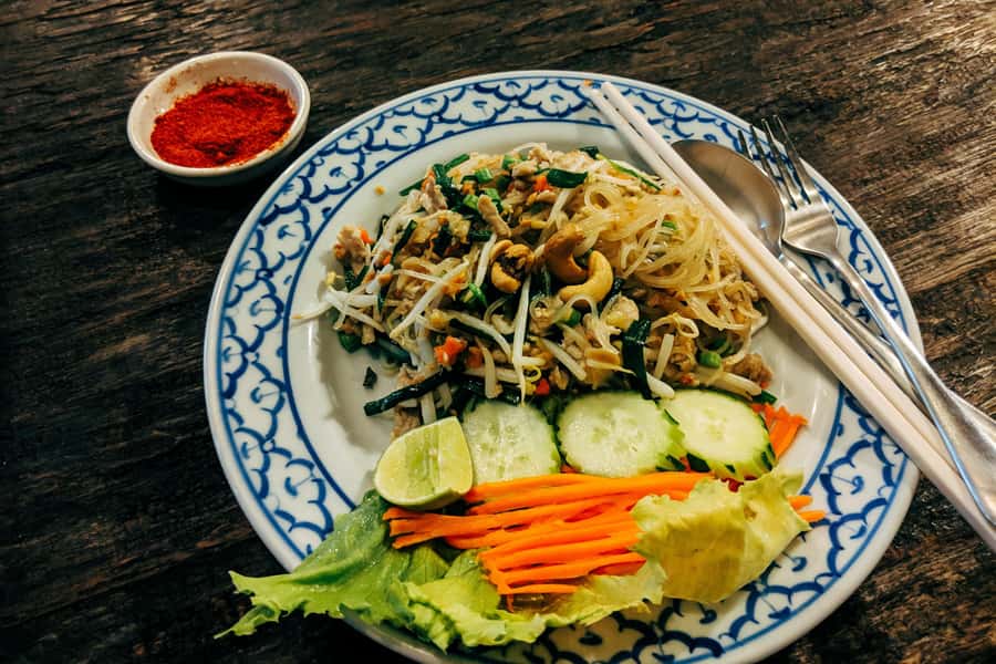 Bangkok: Street Art and Street Food Walking Tour - Should you book this Bangkok street art and street food walk?