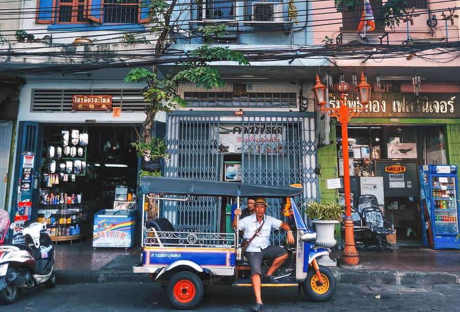 Bangkok: Street Art and Street Food Walking Tour - Talat Noi and Kalawar Church: where street art meets old Bangkok