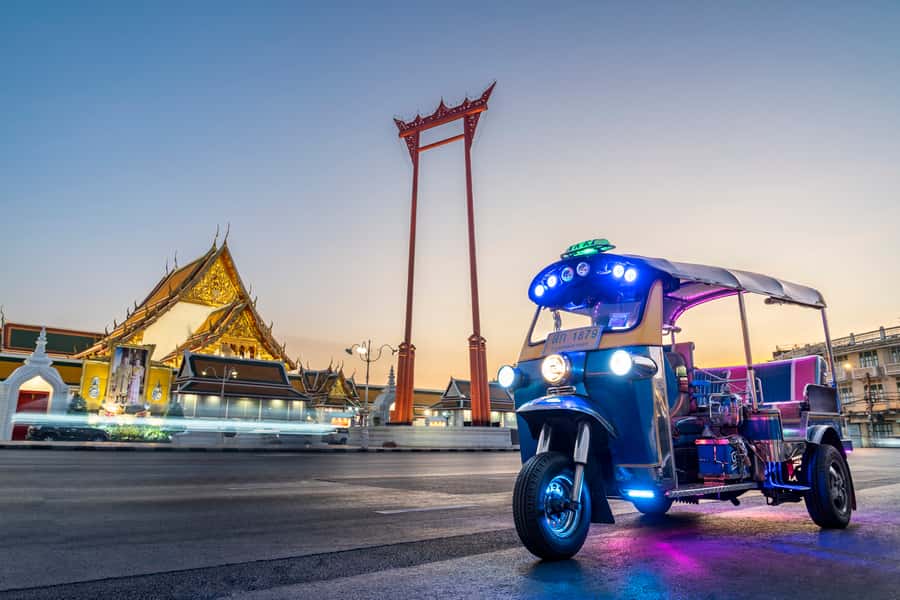Bangkok Street Food and Night Lights by Tuk Tuk - Quick highlights