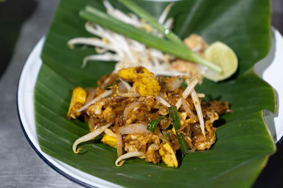 Bangkok Street Food and Night Lights by Tuk Tuk - Where you meet and how the tour starts fast at MRT Hua Lamphong