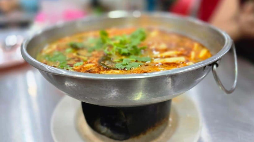 Bangkok: Street Food Tasting Tour at Night - The Walk and Timing: How the Night Keeps Moving