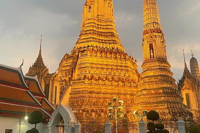 Bangkok : Sunset Food tour by Tuk Tuk boat with big Buddha view - Phra Sumen Fort to Wat Arun Sunset From the Water