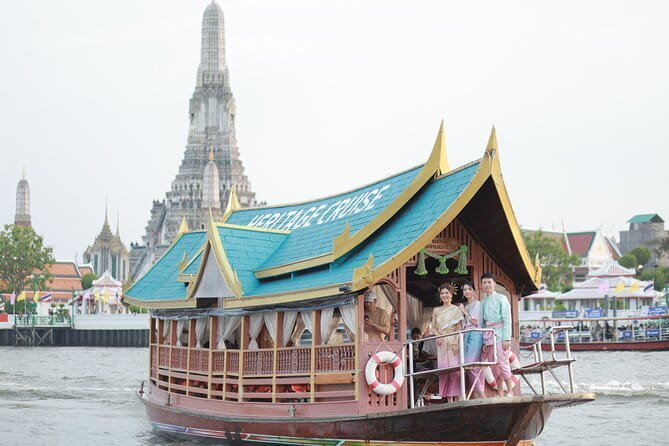 Bangkok Temples Tour Including Reclining Buddha at Wat Pho without Hotel Pick Up - Wat Traimit, the Golden Buddha photo moment