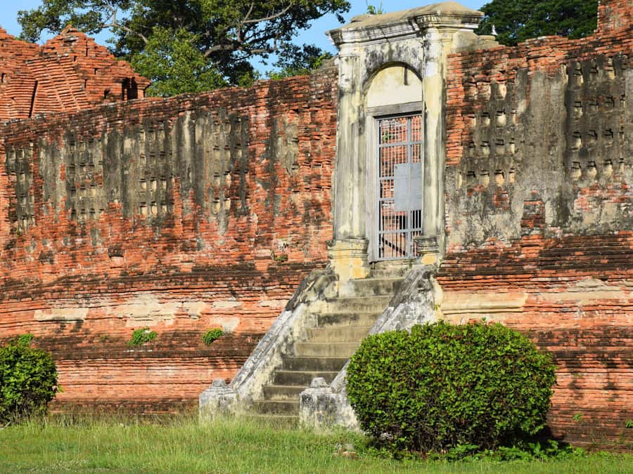 Bangkok: Thai Buddhist Art History Trip to Ayutthaya - Prasat Nakhon Luang: Mount Meru symbolism made physical