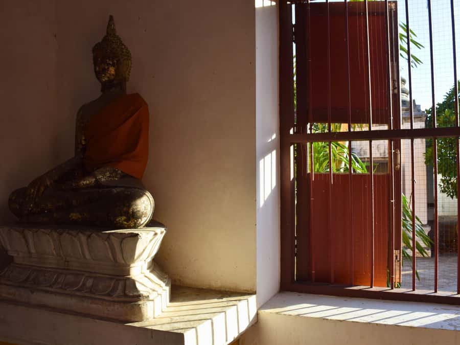 Bangkok: Thai Buddhist Art History Trip to Ayutthaya - Wat Na Phra Meru: a royal Buddha that feels both regal and calm