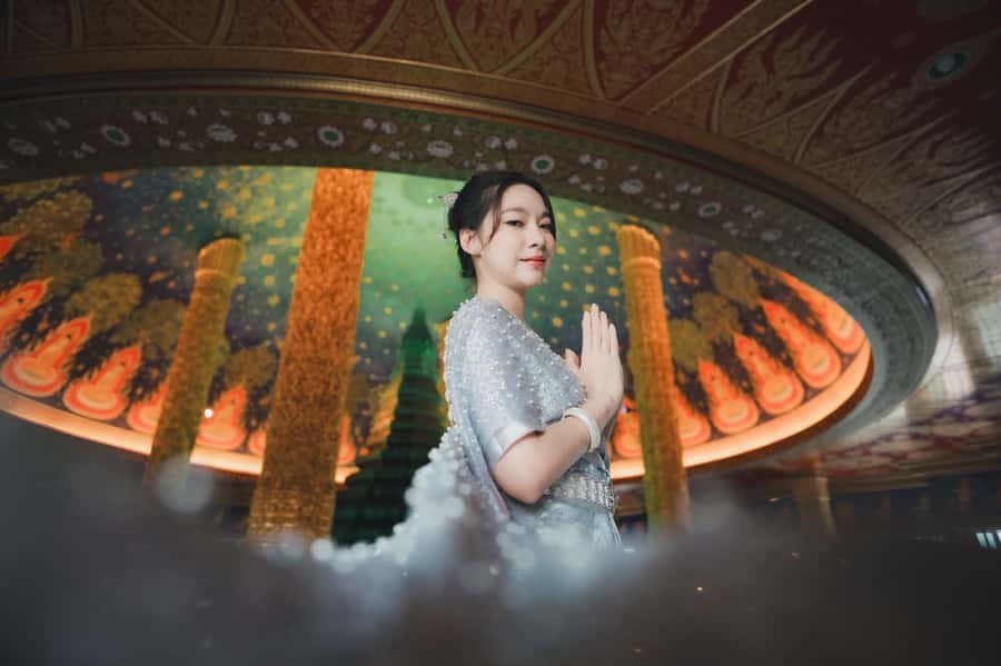 Bangkok:Thai costume with Long tail boat photoshoot - Wat Paknam Phasi Charoen and Bangkok’s biggest Buddha