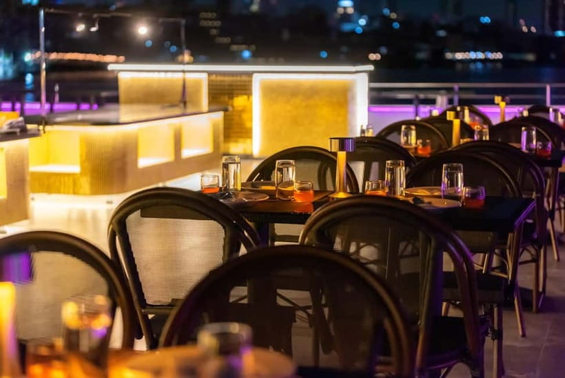 Bangkok: The Newest Luxury 5-Star Bangkok Chao Phraya Cruise - Entertainment that keeps the night moving: Thai dance, live music, and MC energy