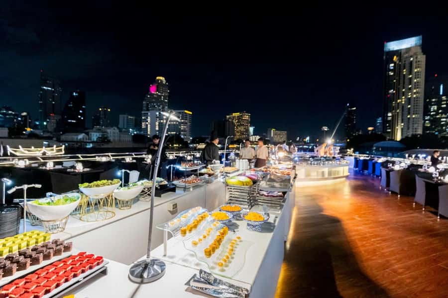 Bangkok: The Opulence Buffet Dinner Cruise with Live Band - Should you book this dinner cruise at Icon Siam?