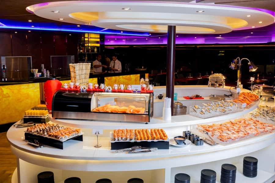 Bangkok: The Opulence Buffet Dinner Cruise with Live Band - The ship layout: where you should sit for the best Bangkok views