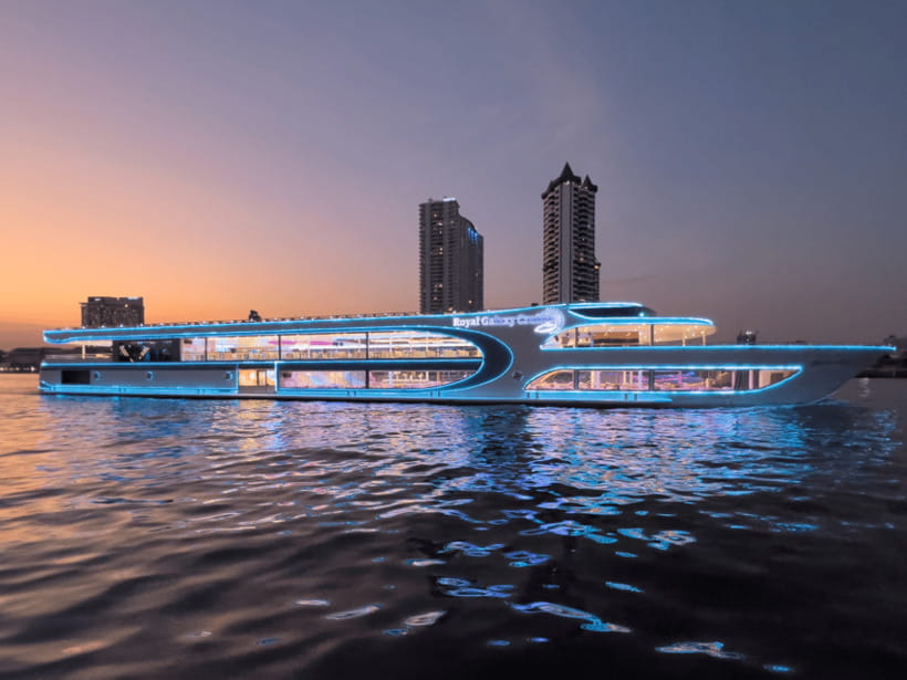Bangkok: The Planet Chao Phraya River Dinner Cruise - The Buffet: Seafood, International Favorites, and Dessert Reset