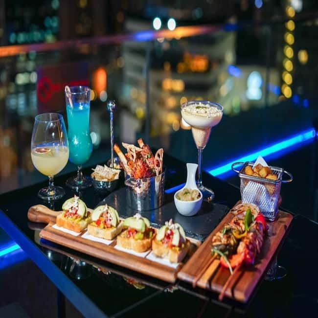 Bangkok: The Vue Bar Rooftop at Mercure Bangkok Sukhumvit 24 - Rooftop mood at Mercure Bangkok Sukhumvit 24