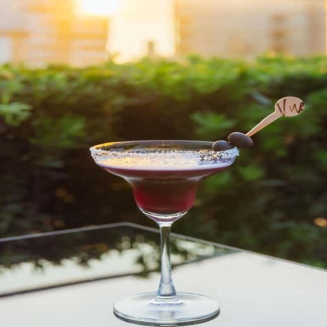 Bangkok: The Vue Bar Rooftop at Mercure Bangkok Sukhumvit 24 - Service and how it affects the whole night