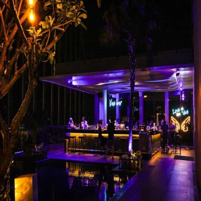 Bangkok: The Vue Bar Rooftop at Mercure Bangkok Sukhumvit 24 - Price and value: is $31 worth it?