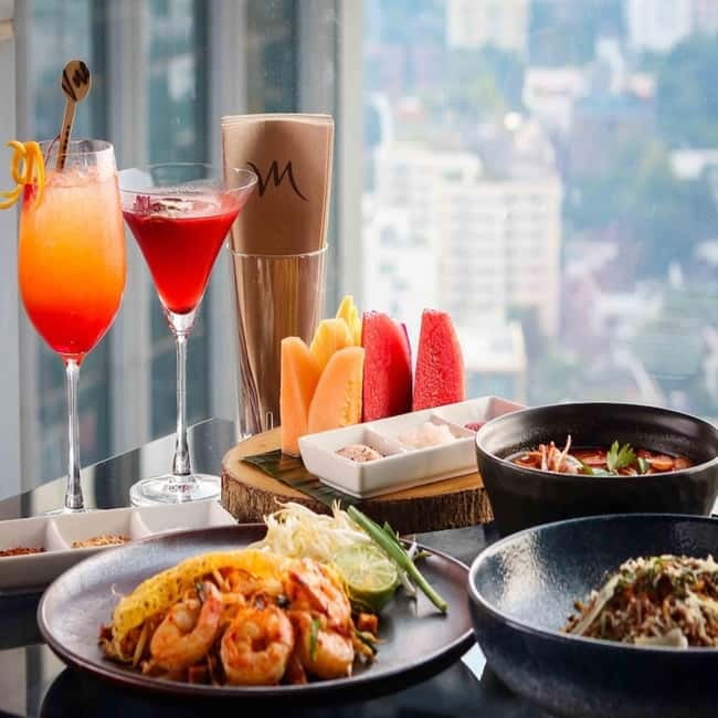 Bangkok: The Vue Bar Rooftop at Mercure Bangkok Sukhumvit 24 - Drinks: craft cocktails and craft beer energy