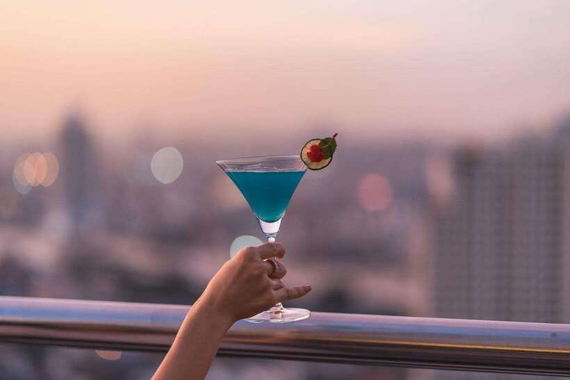 Bangkok: ThreeSixty Rooftop Bar at Millennium Hilton - The 90 Minutes: How the Evening Typically Unfolds