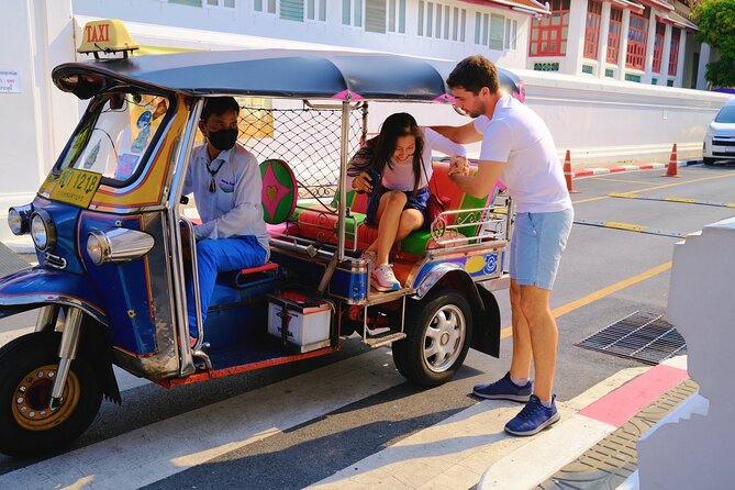 Bangkok Thrilling Tuk Tuk Tour (Private & All-Inclusive) - Eating Well at Mit Ko Yuan: Dinner and a Signature Dessert
