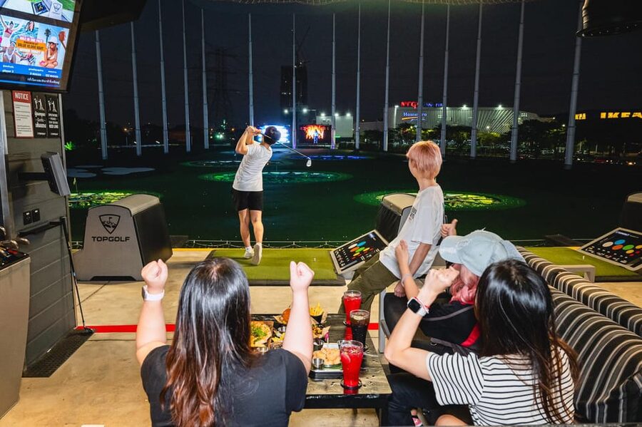 Bangkok: Topgolf Megacity Packages - Atmosphere and group energy at Topgolf Megacity