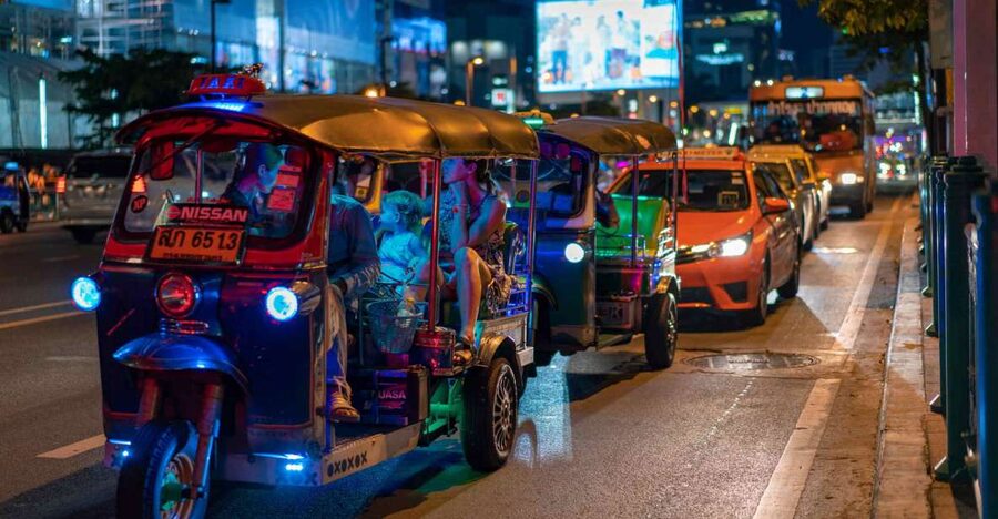 Bangkok: Travstore Original Bangkok Discovery Tour - Chinatown and Yarowat street food, pick your two dishes and go