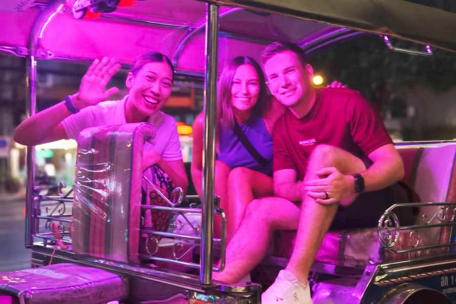 Bangkok Tuk Tuk Night Tour with Chinatown visit - The 18:00 start: how the evening pacing works