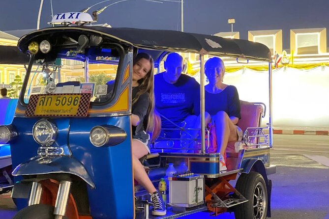 Bangkok Tuk-Tuk Tour by Night with Chinatown Street Food Meal - The meeting point and timing that can make or break it