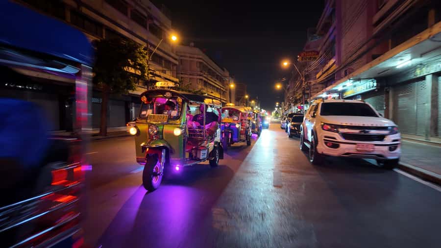 Bangkok: TUK TUK Tour Night Life Private with Hotel Pick Up - Wat Arun Scenic Views from a Secret Bar Break